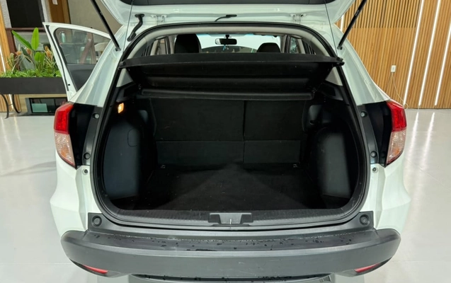 imagem-https://www.socarrao.com.br/sc-vehicle-images-prod/3840633/1789480772263-vehicle_image_1789480759_441ea7b75e0d2ecca6412e845a7ad4e6.jpeg