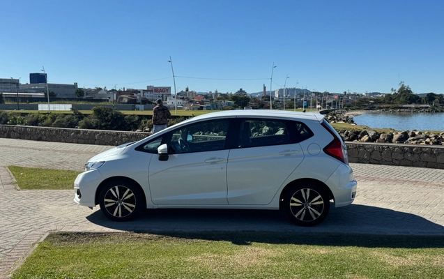 imagem-https://www.socarrao.com.br/sc-vehicle-images-prod/3840844/1789481173367-SU1HXzg0MjguanBn.jpg