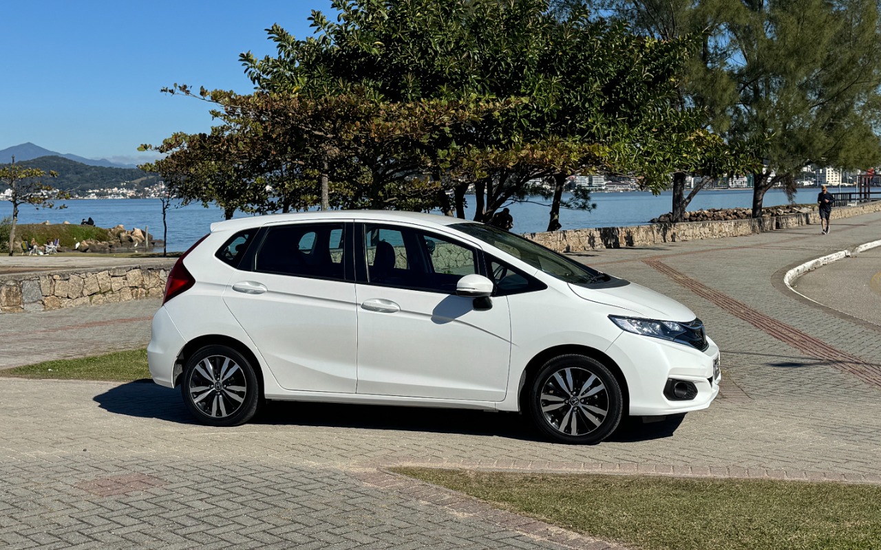 imagem-https://www.socarrao.com.br/sc-vehicle-images-prod/3840844/1789481174549-SU1HXzg0MjQuanBn.jpg