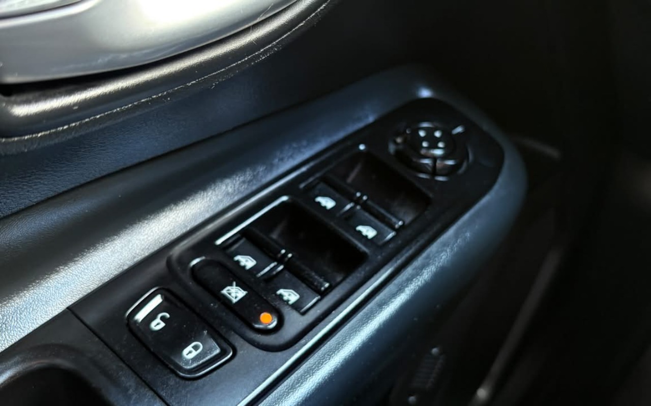 imagem-https://www.socarrao.com.br/sc-vehicle-images-prod/3841955/1789483513689-V2hhdHNBcHAgSW1hZ2UgMjAyNi0wOS0xNSBhdCAxMS4xOS4zMSAoMSkuanBlZw.jpeg