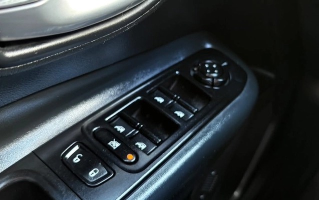 imagem-https://www.socarrao.com.br/sc-vehicle-images-prod/3841955/1789483513689-V2hhdHNBcHAgSW1hZ2UgMjAyNi0wOS0xNSBhdCAxMS4xOS4zMSAoMSkuanBlZw.jpeg