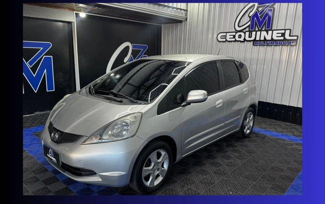 imagem-https://www.socarrao.com.br/sc-vehicle-images-prod/3841990/1789483547088-1970792d-1e60-4a65-af5e-b47db460b7f8.jpeg