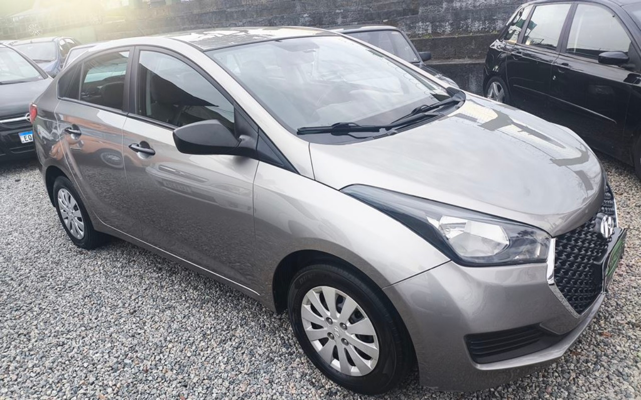 Hyundai HB20S 2019 Prata — foto 1 de 3