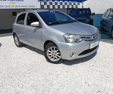 Toyota Etios 1.3 Flex 16V 5p Mec. 2017 Prata — foto 1 de 3