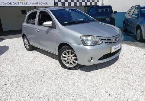 Toyota Etios 1.3 Flex 16V 5p Mec. 2017 Prata — foto 1 de 3