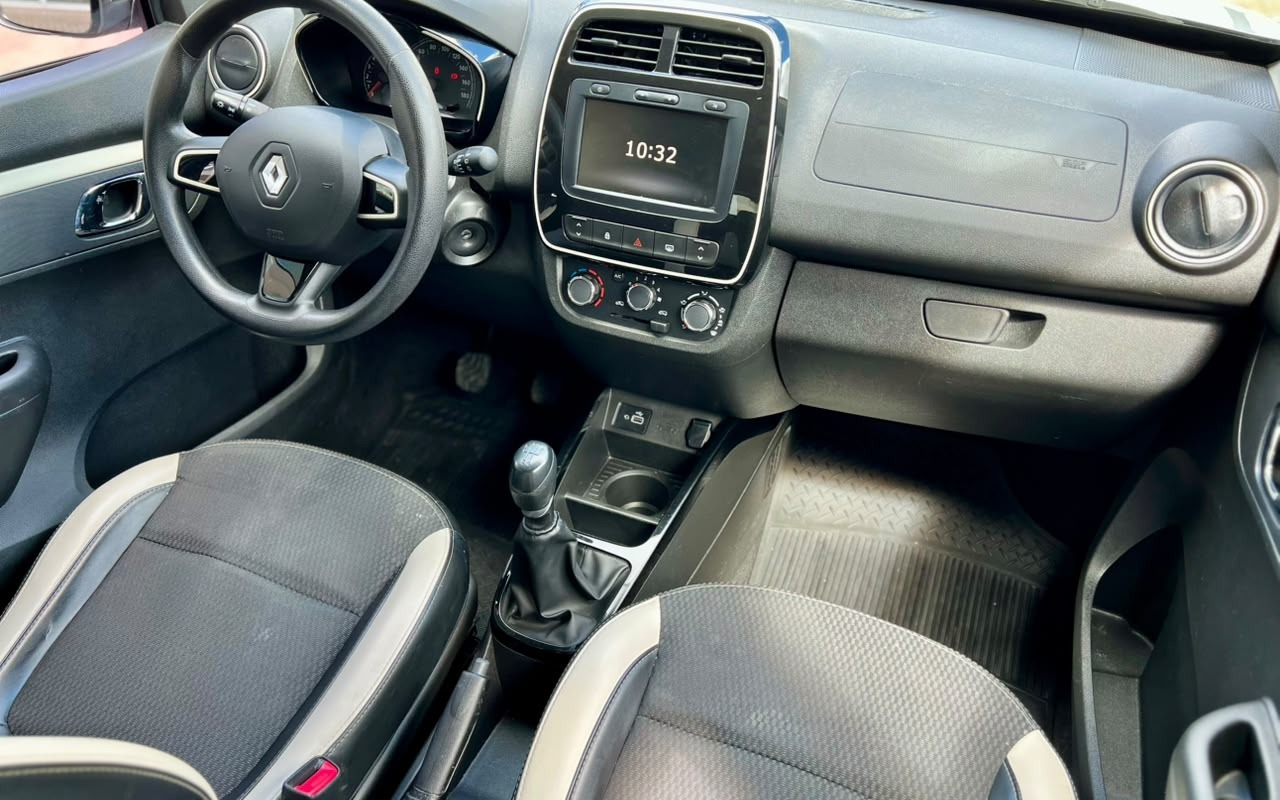 imagem-https://www.socarrao.com.br/sc-vehicle-images-prod/3843609/1789487250842-Mzk0YWZjYjctNWU3OC00YjBlLWJiZjYtNDkxZjA0YzAwMGQwLmpwZw.jpg