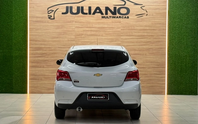 imagem-https://www.socarrao.com.br/sc-vehicle-images-prod/3844378/1789489326778-prYFu5lm48P9odYWR8EiI5DyofmQivmC.jpg