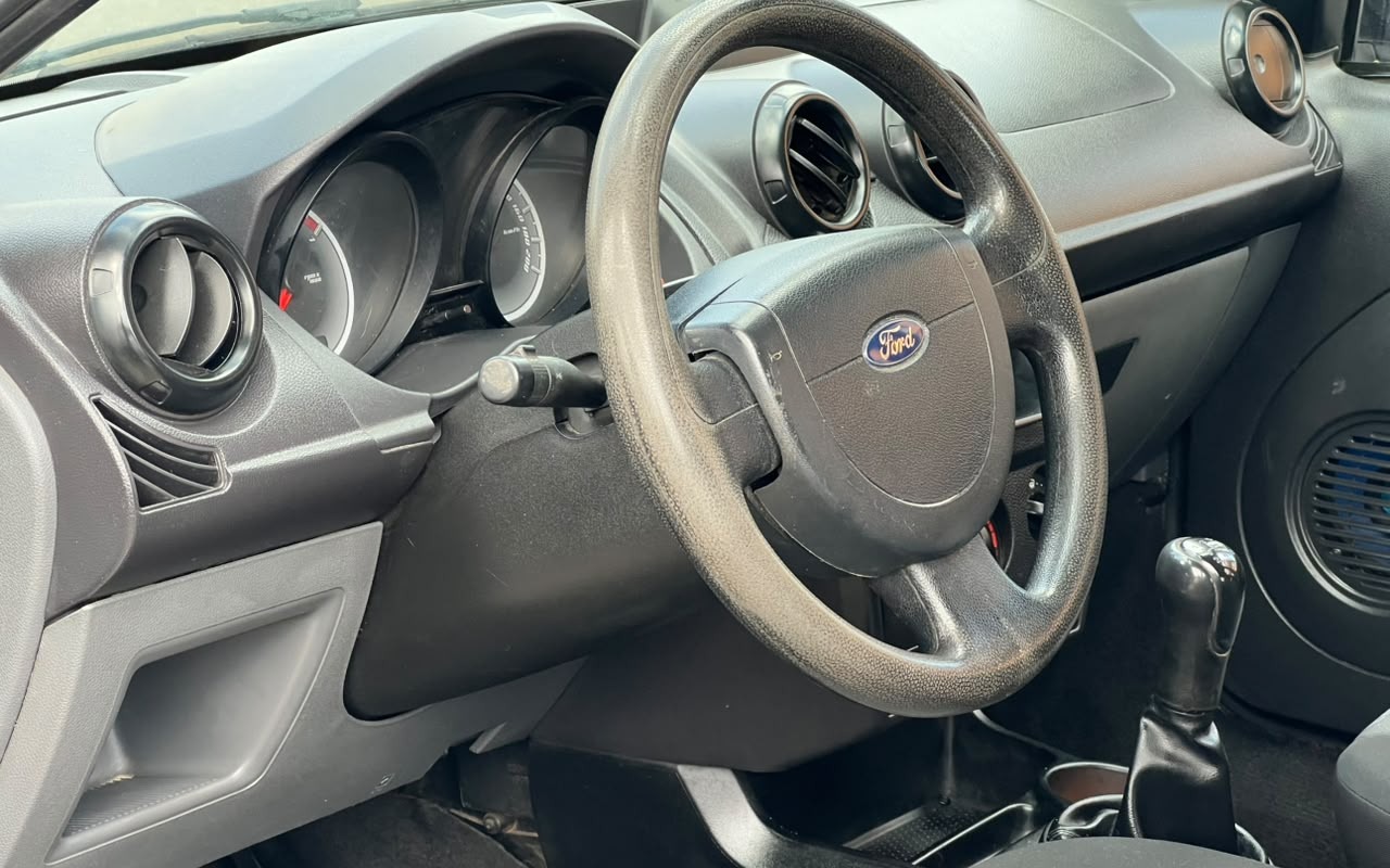 imagem-https://www.socarrao.com.br/sc-vehicle-images-prod/3844422/1789489457640-V2hhdHNBcHAgSW1hZ2UgMjAyNi0wOS0xNSBhdCAxMy4xMC4wMyAoMSkuanBlZw.jpeg
