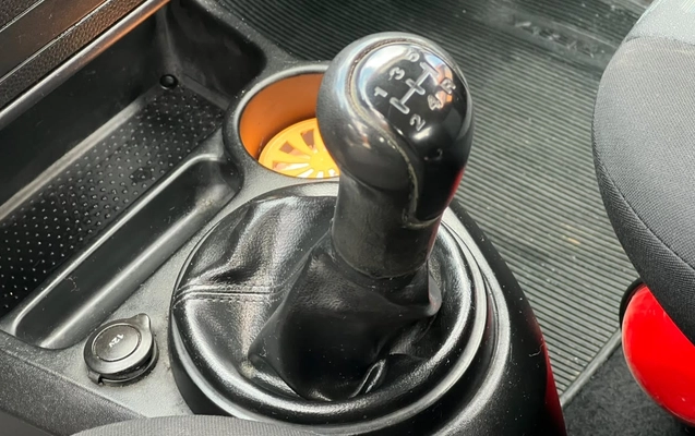 imagem-https://www.socarrao.com.br/sc-vehicle-images-prod/3844422/1789489458047-V2hhdHNBcHAgSW1hZ2UgMjAyNi0wOS0xNSBhdCAxMy4xMC4wNiAoMSkuanBlZw.jpeg