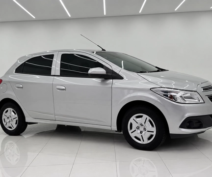 Chevrolet Onix 2013 Prata — foto 1 de 3