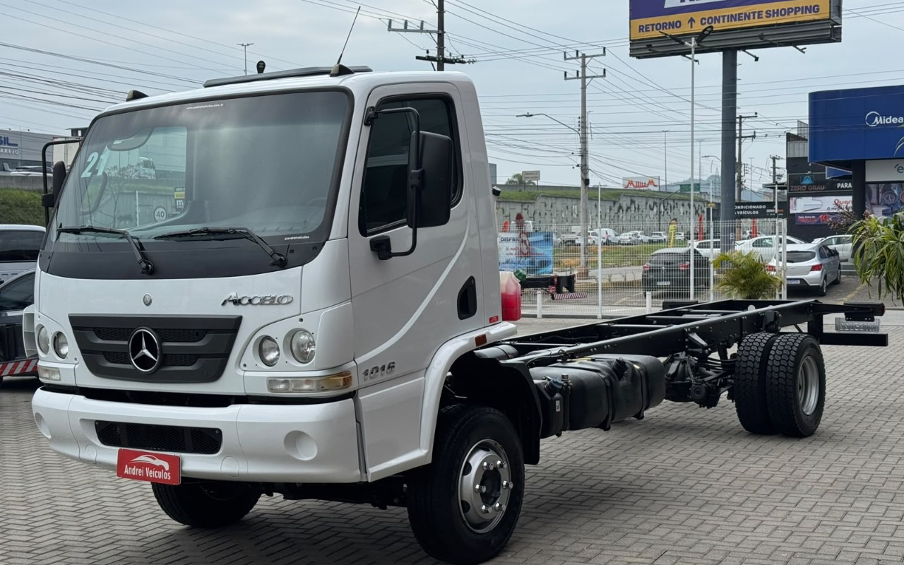 imagem-https://www.socarrao.com.br/sc-vehicle-images-prod/3844825/1789490274417-NC5qcGVn.jpeg