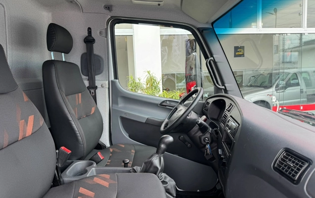 imagem-https://www.socarrao.com.br/sc-vehicle-images-prod/3844825/1789490275405-MTUuanBlZw.jpeg