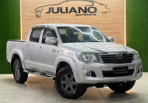 Toyota Hilux 2014 Prata — foto 1 de 3