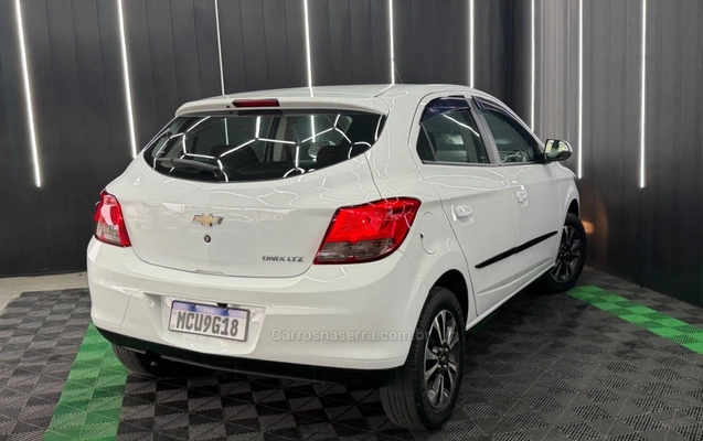 imagem-https://www.socarrao.com.br/sc-vehicle-images-prod/3845473/1789491592426-3f99b204ed75c340626ed79df70fd96f_big.jpeg