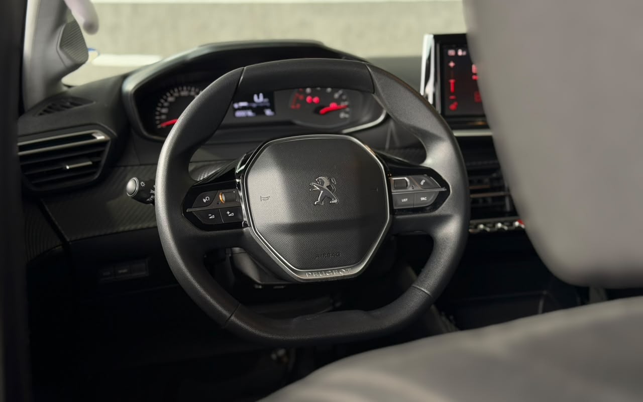 imagem-https://www.socarrao.com.br/sc-vehicle-images-prod/3845587/1789491823156-V2hhdHNBcHAgSW1hZ2UgMjAyNi0wOS0xNSBhdCAxMy40OC40Mi5qcGVn.jpeg