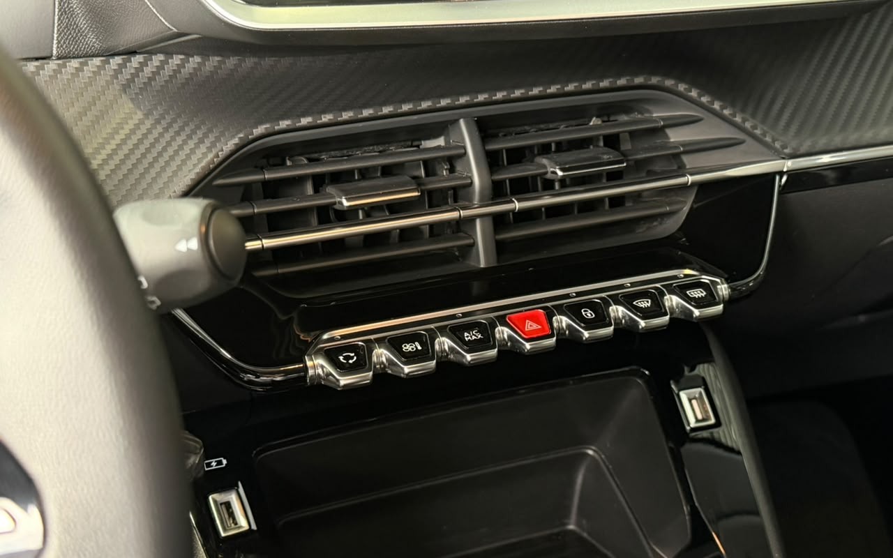 imagem-https://www.socarrao.com.br/sc-vehicle-images-prod/3845587/1789491823442-V2hhdHNBcHAgSW1hZ2UgMjAyNi0wOS0xNSBhdCAxMy40OC40NS5qcGVn.jpeg