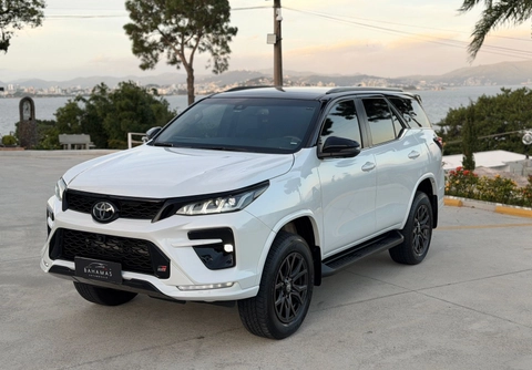 Toyota Hilux SW4 2024 Branco — foto 1 de 3