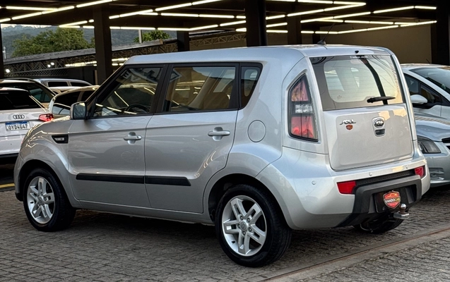 imagem-https://www.socarrao.com.br/sc-vehicle-images-prod/3845759/1789492161829-0c3062ded9a943d788d495f0404770f7_1789473650916.jpg