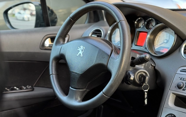 imagem-https://www.socarrao.com.br/sc-vehicle-images-prod/3845772/1789492221868-92fbb5f2b6bc4caab823fe8bfd78ed1d_1789490248442.jpg