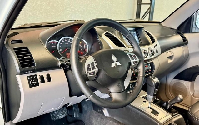 imagem-https://www.socarrao.com.br/sc-vehicle-images-prod/3846114/1789492972720-8343944_13_B_856b7555db.jpeg