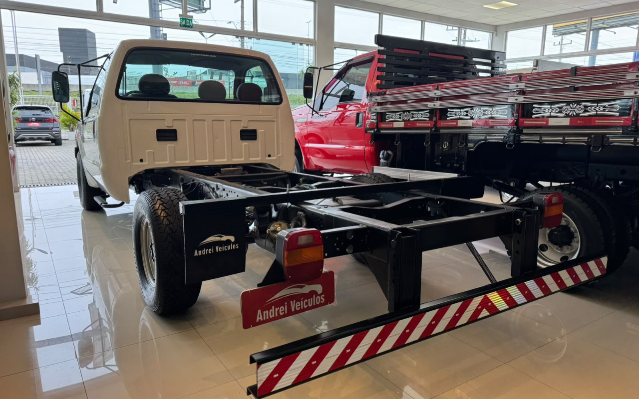 imagem-https://www.socarrao.com.br/sc-vehicle-images-prod/3846350/1789495488566-My5qcGVn.jpeg