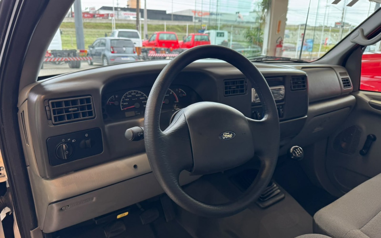 imagem-https://www.socarrao.com.br/sc-vehicle-images-prod/3846350/1789495489169-MTAuanBlZw.jpeg