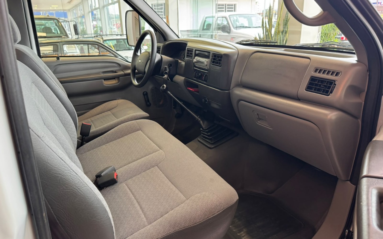 imagem-https://www.socarrao.com.br/sc-vehicle-images-prod/3846350/1789495489393-MTMuanBlZw.jpeg