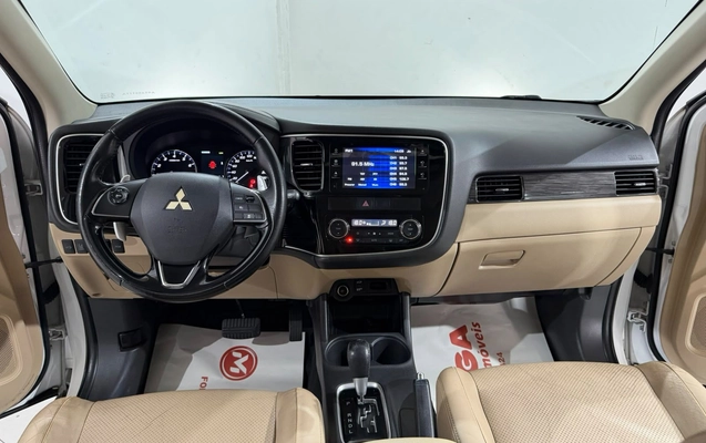 imagem-https://www.socarrao.com.br/sc-vehicle-images-prod/3846944/1789494668739-b700bca18dd04c8a89afcad08e6275f5_1789494608677.jpg