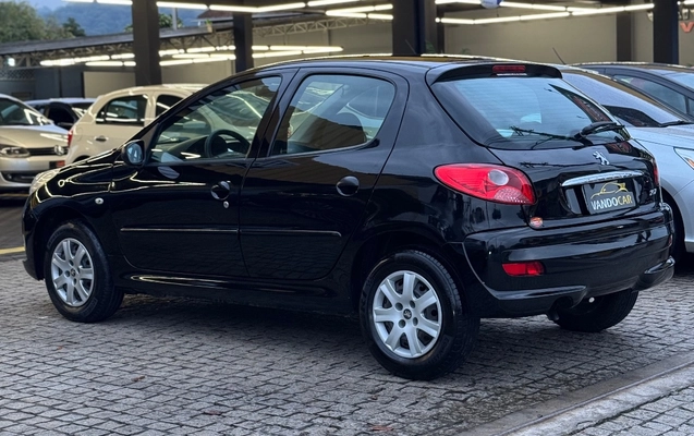 imagem-https://www.socarrao.com.br/sc-vehicle-images-prod/3847758/1789505634431-e508eec1bb26469d9fb77c8c5e25a653_1789490075883.jpg