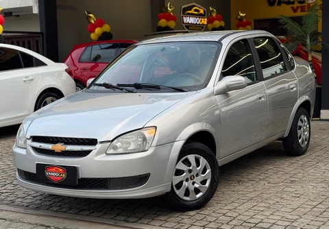 Chevrolet Classic 2015 Prata — foto 1 de 3