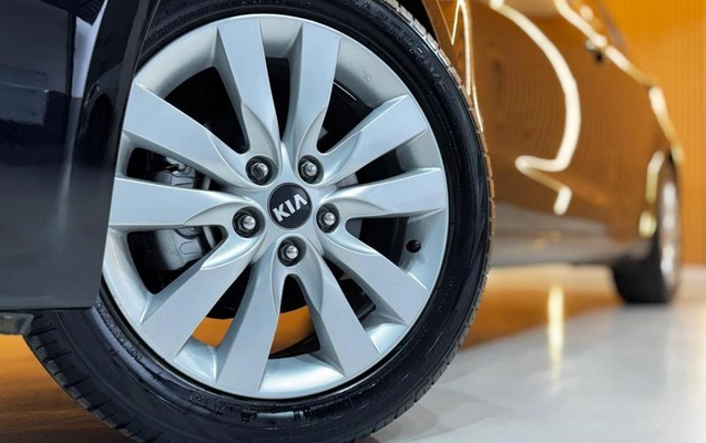 imagem-https://www.socarrao.com.br/sc-vehicle-images-prod/3847876/1789496628433-8374238_3_B_b150c8a87f.jpeg