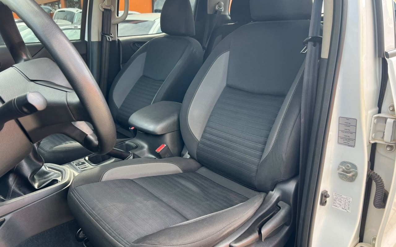 imagem-https://www.socarrao.com.br/sc-vehicle-images-prod/3847923/1789497007453-V2hhdHNBcHAgSW1hZ2UgMjAyNi0wOS0wOCBhdCAxNS41Ni4wOCAoMSkuanBlZw.jpeg