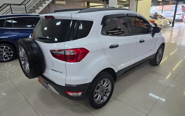 imagem-https://www.socarrao.com.br/sc-vehicle-images-prod/3848283/1789497494743-UuSMbFFijddR4lbXJICNTGzprjQUi1XR.jpg