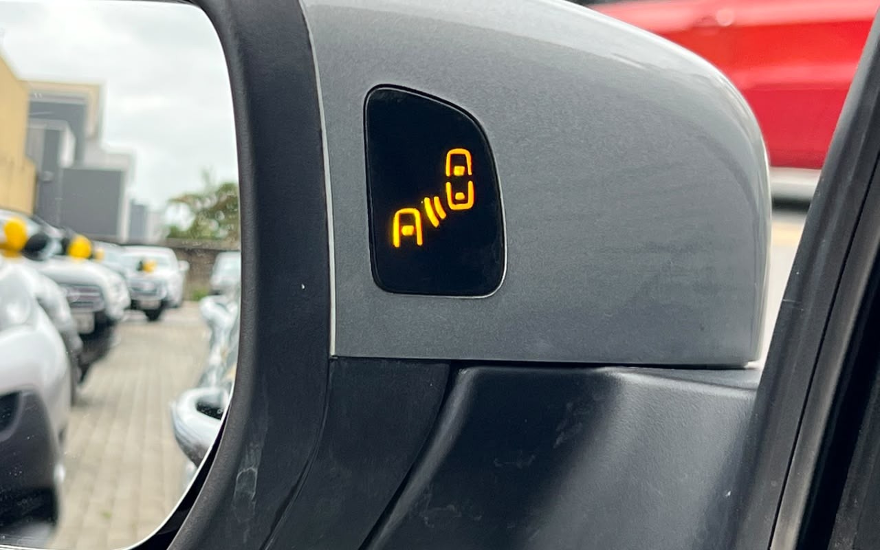 imagem-https://www.socarrao.com.br/sc-vehicle-images-prod/3848674/1789498147594-V2hhdHNBcHAgSW1hZ2UgMjAyNi0wOS0xMiBhdCAxMS4yNi4yNC5qcGVn.jpeg