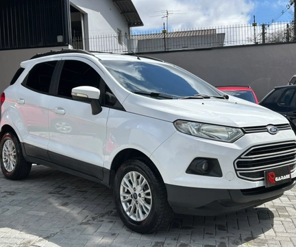 Ford EcoSport 2015 Branco — foto 1 de 3