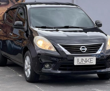Nissan VERSA 2013 Preto — foto 1 de 3