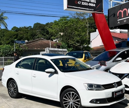 Volkswagen Jetta 2014 Branco — foto 1 de 3