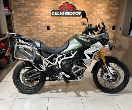 TRIUMPH TIGER 900 RALLY 2022 Verde — foto 1 de 3