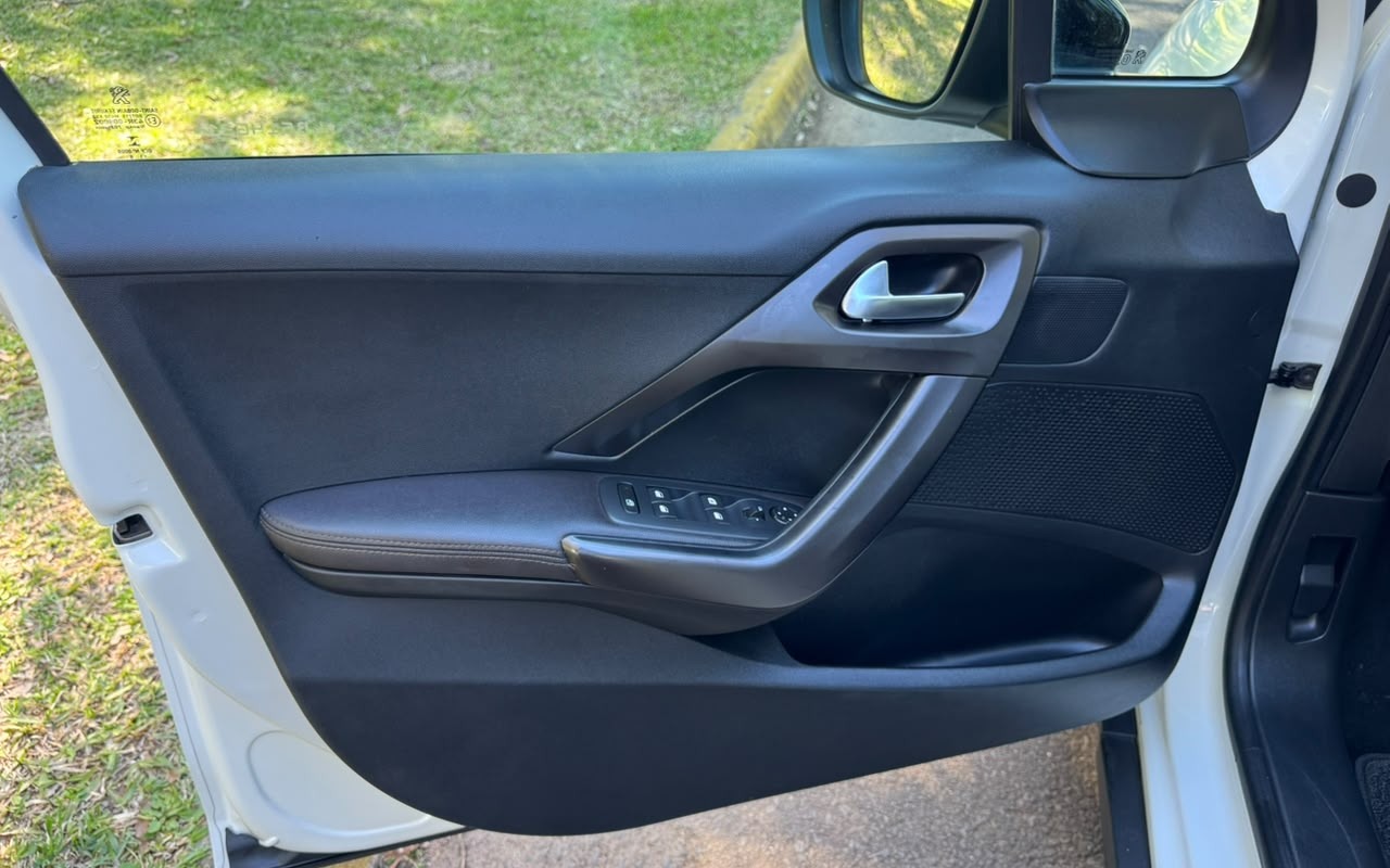 imagem-https://www.socarrao.com.br/sc-vehicle-images-prod/3849377/1789499741310-V2hhdHNBcHAgSW1hZ2UgMjAyNi0wOS0xNSBhdCAxNS4wNy40MiAoMikuanBlZw.jpeg