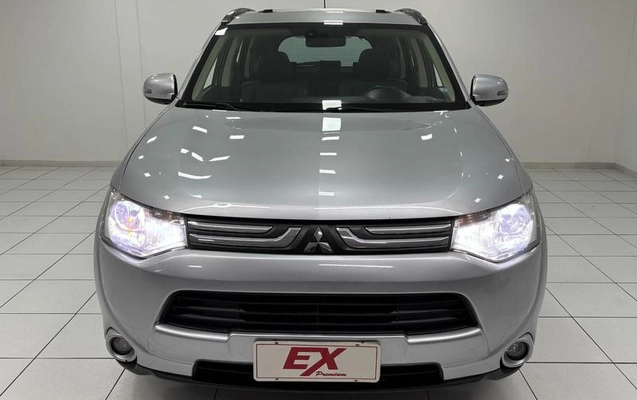 imagem-https://www.socarrao.com.br/sc-vehicle-images-prod/3849905/1789564232810-8479793_12_B_9caf1a99d6.jpeg