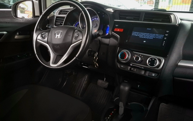 imagem-https://www.socarrao.com.br/sc-vehicle-images-prod/3849907/1789825012232-MjAyNjA5MThfMTcwNjQ3LmpwZy5qcGVn.jpeg