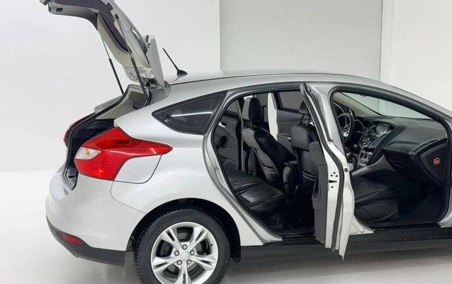 imagem-https://www.socarrao.com.br/sc-vehicle-images-prod/3850712/1789596008891-8454599_12_B_954b35556d.jpeg