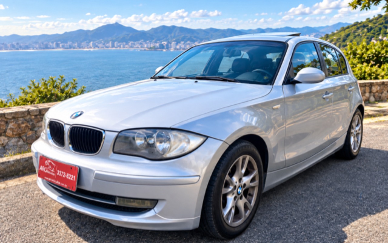 BMW 120i 2009 Prata — foto 1 de 2