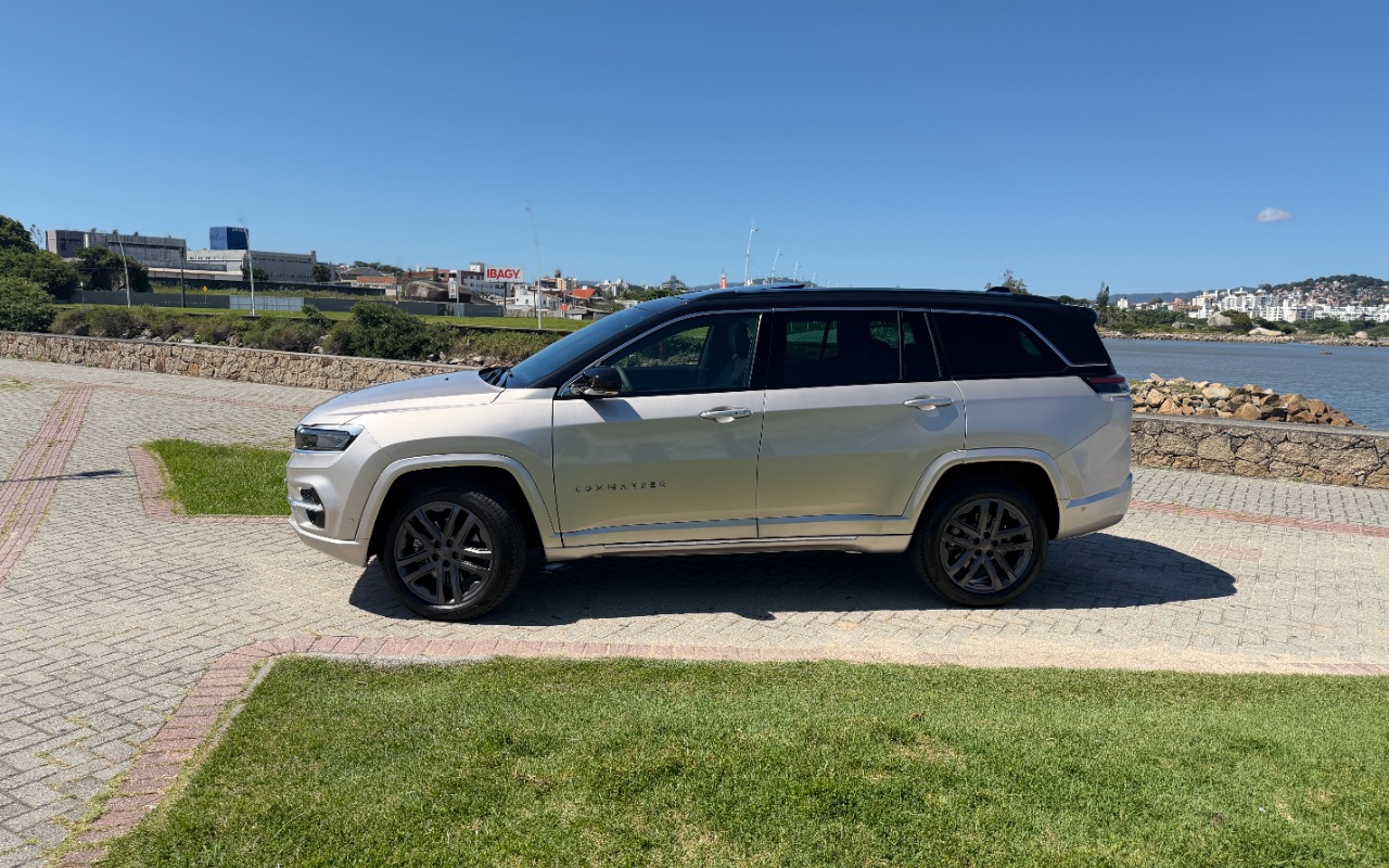 Jeep Commander 2025 Prata — foto 1 de 3