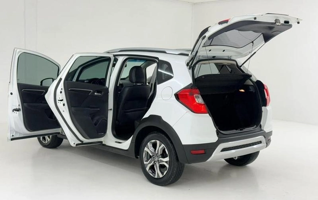 imagem-https://www.socarrao.com.br/sc-vehicle-images-prod/3851107/1789503262890-8413408_7_B_494a9b4688.jpeg