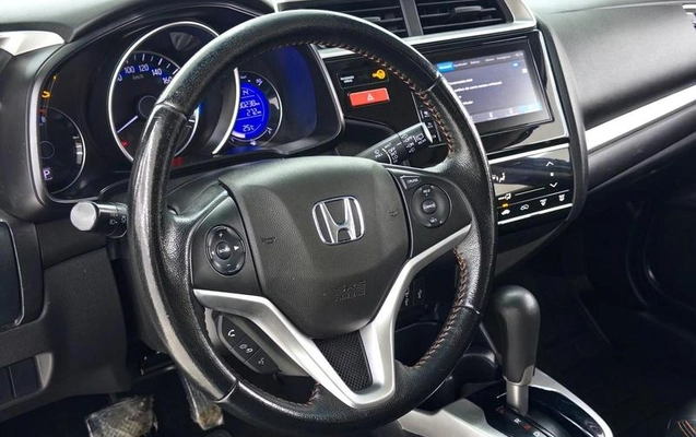 imagem-https://www.socarrao.com.br/sc-vehicle-images-prod/3851107/1789503262900-8413408_9_B_401a2df14f.jpeg