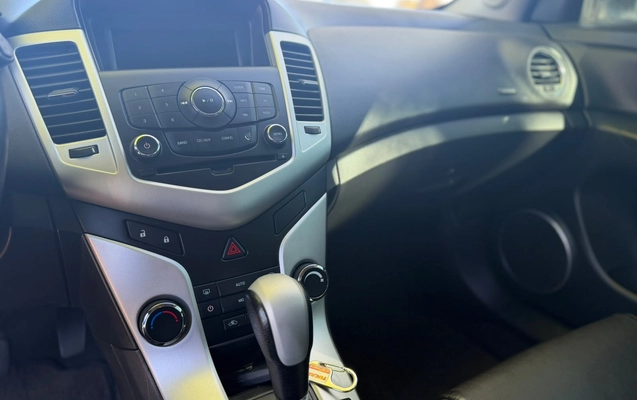 imagem-https://www.socarrao.com.br/sc-vehicle-images-prod/3851147/1789503355660-650ef071-4eee-446b-9af4-b927296cb499.jpg