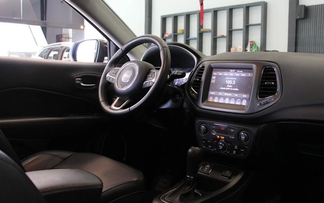 imagem-https://www.socarrao.com.br/sc-vehicle-images-prod/3852230/1789575476383-8478507_13_B_956146e9b3.jpeg