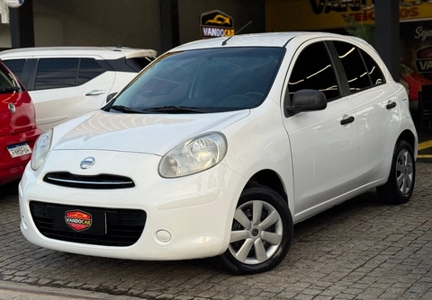 Nissan MARCH S 1.0 12V Flex 5p 2012 Branco — foto 1 de 3