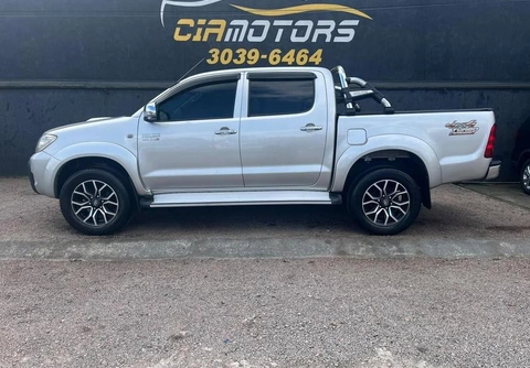 Toyota Hilux 2007 Prata — foto 1 de 3